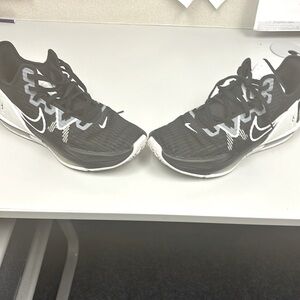 Nike Men’s Lebron Witness 6 Basketball Shoes